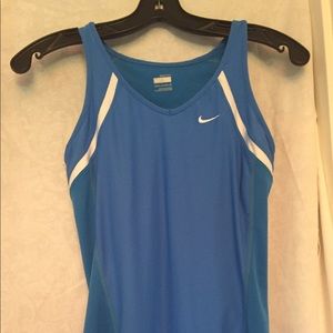 Nike women’s driFit tennis top in XS